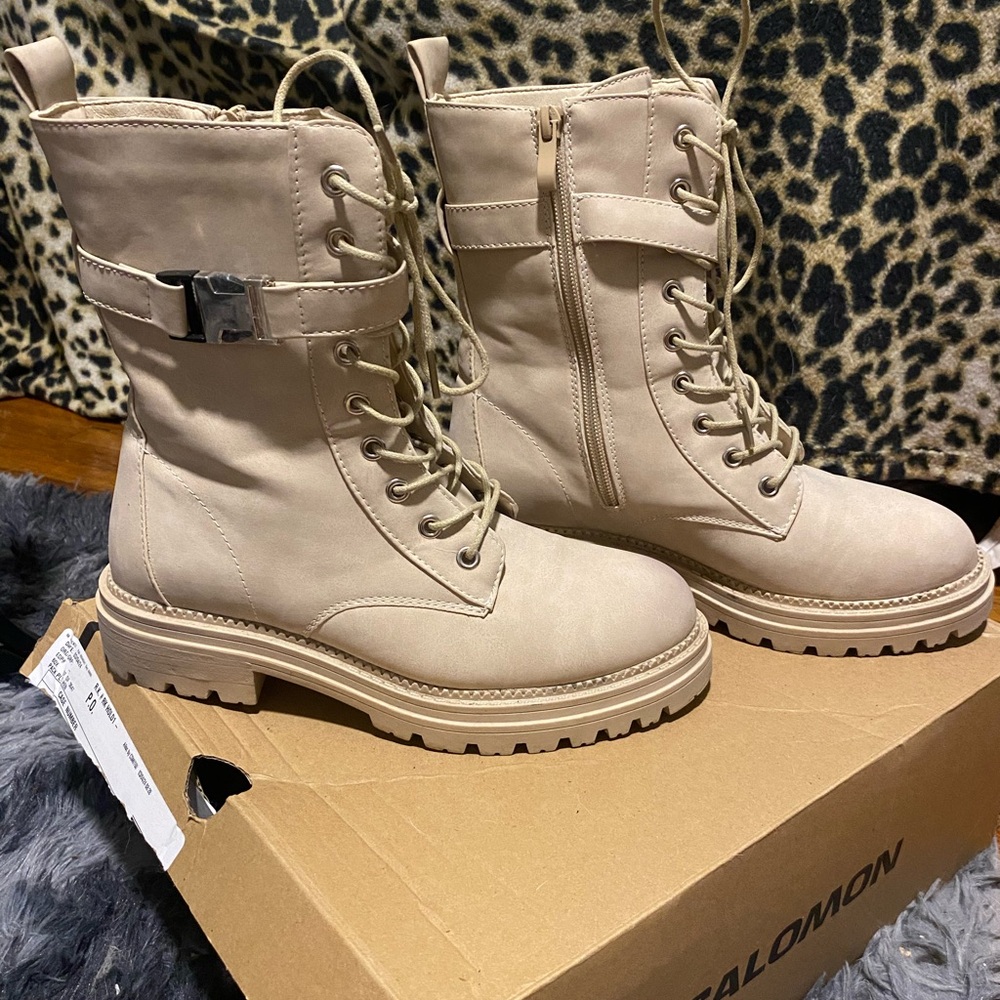 Steve Madden Tan moto boots!